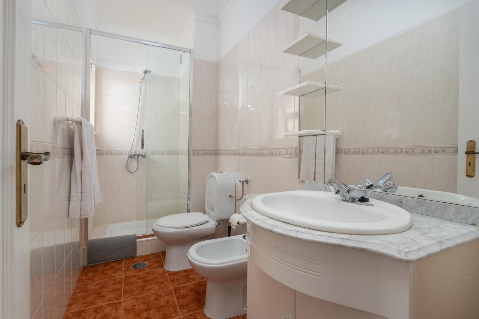 Host Wise - Amazing Sunny Flat - Swimming Pool & Terrace