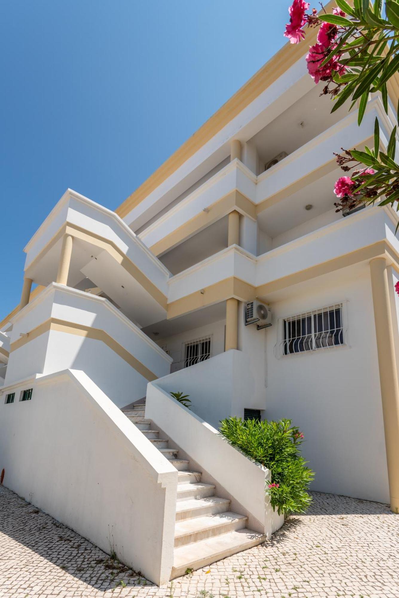 Host Wise - Amazing Sunny Flat - Swimming Pool & Terrace * Vilamoura