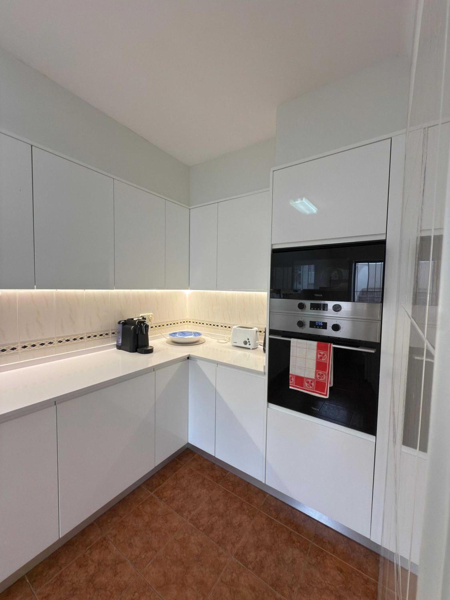 Host Wise - Amazing Sunny Flat - Swimming Pool & Terrace *